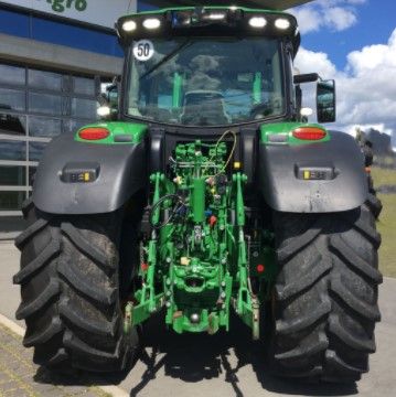 John Deere 6215R tagantvaates